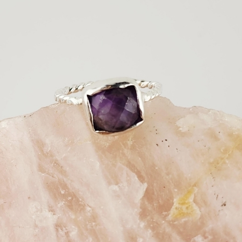 AMETHYS SOLITARY RING HANDMADE IN STERLING SILVER WOMENS SIZE 7